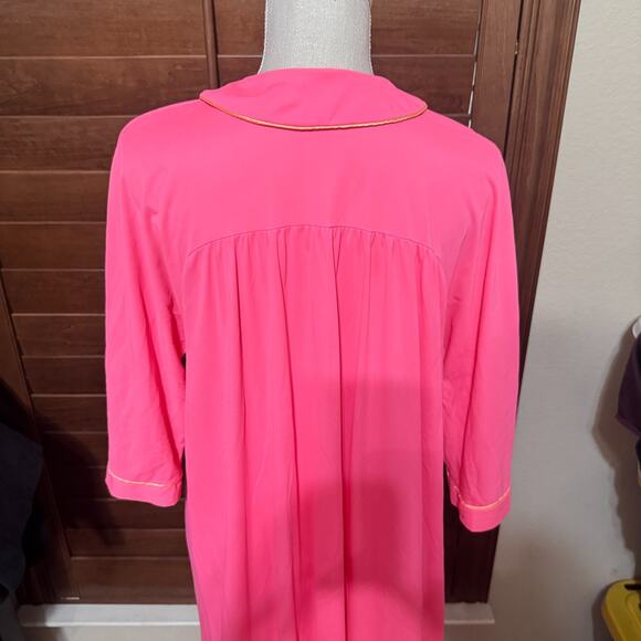 Vintage Neon Pink Nylon Robe Housecoat sz M Floral Embroidery Long MCM grandma - Picture 7 of 10